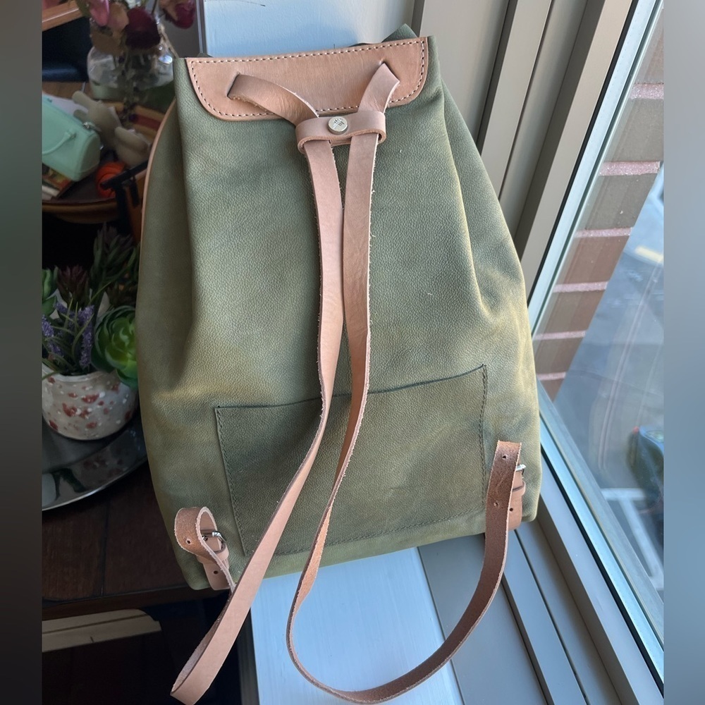 Green Nubuck suede leather backpack - Picture 6 of 17